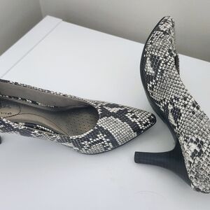 Life Stride Snakeskin Patterned Women's Heels